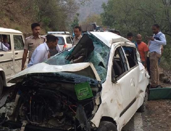 Sailians' car collapses, four injured including women