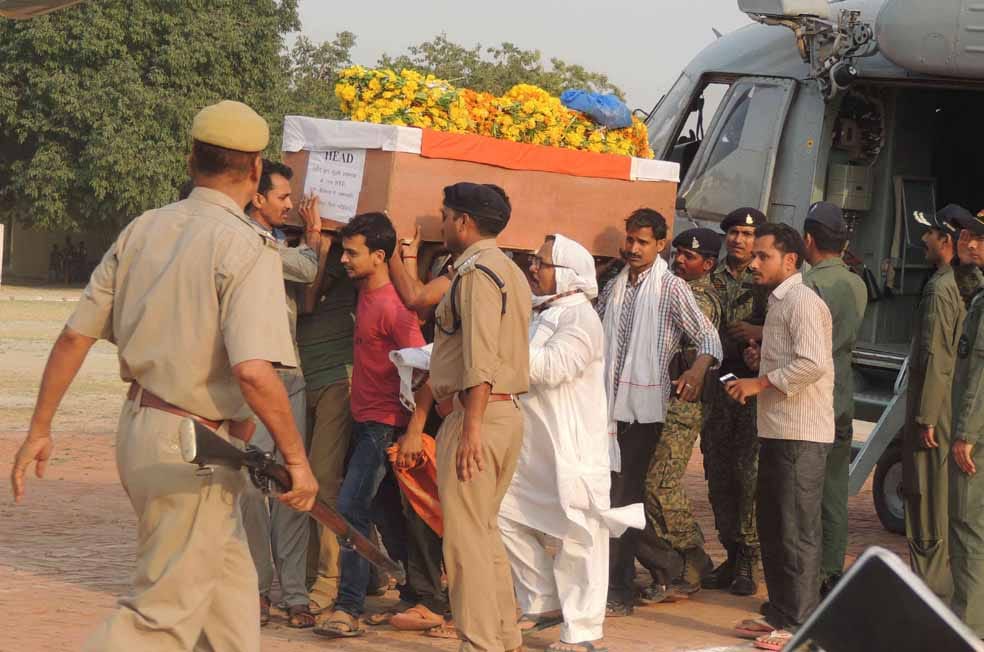 villagers are angry after bjp leaders trying to photo shoot with martyr