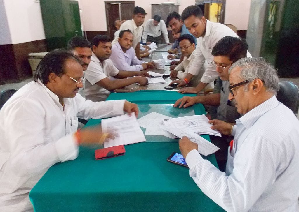 Pratapgarh: Netaji's cut, double duty by BLO