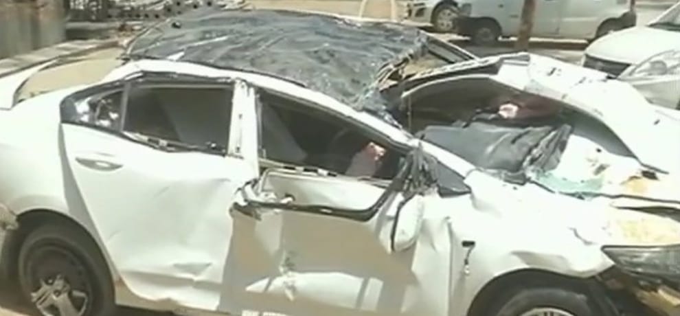 car jumped from flyover in delhi 3 youth died