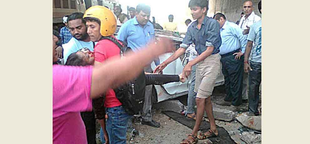 one more death in punjabi bagh flyover honda city car accident, parents donate garima eyes