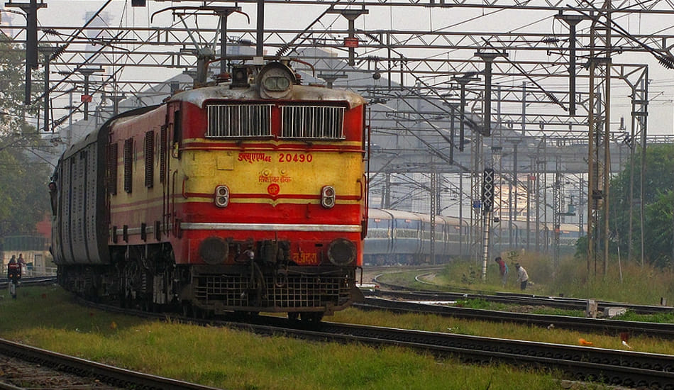 superfast train escape to accident at fatehpur