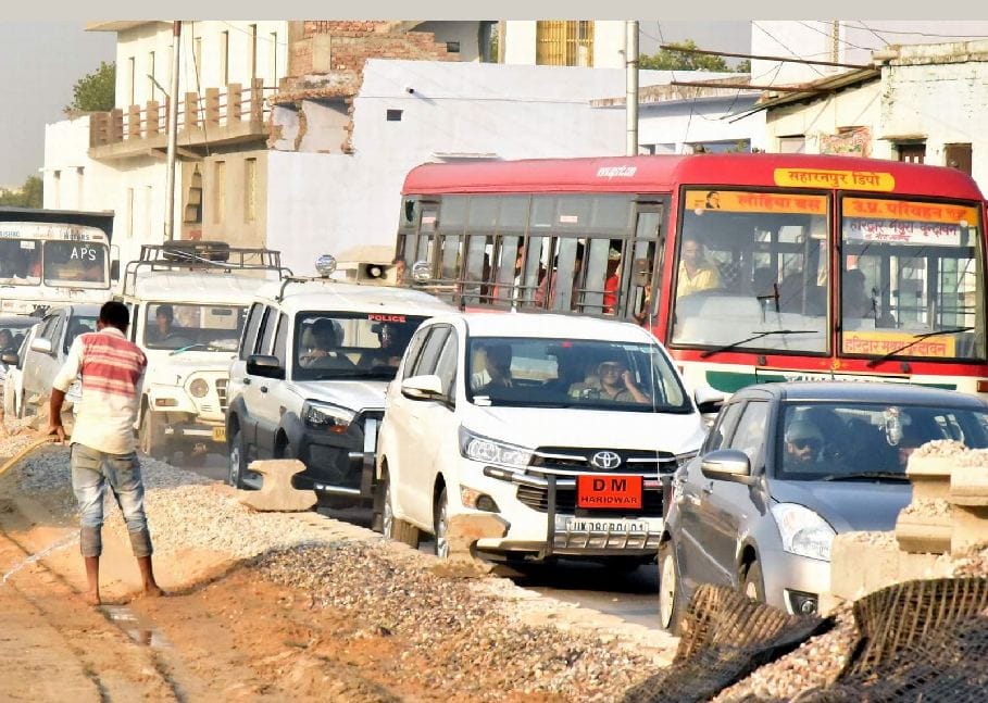 dm deepak rawat stuck in traffic jam