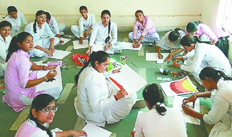 mother's Day : Mothers do caress, gifts given by children