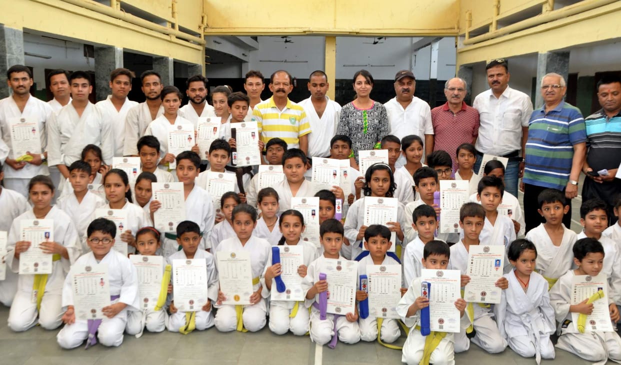 54 students win karatey belt