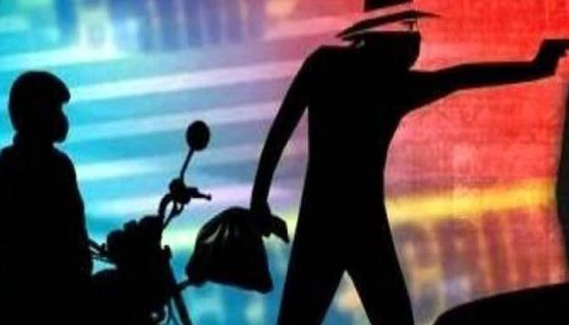 loot and husband shot in unnao 