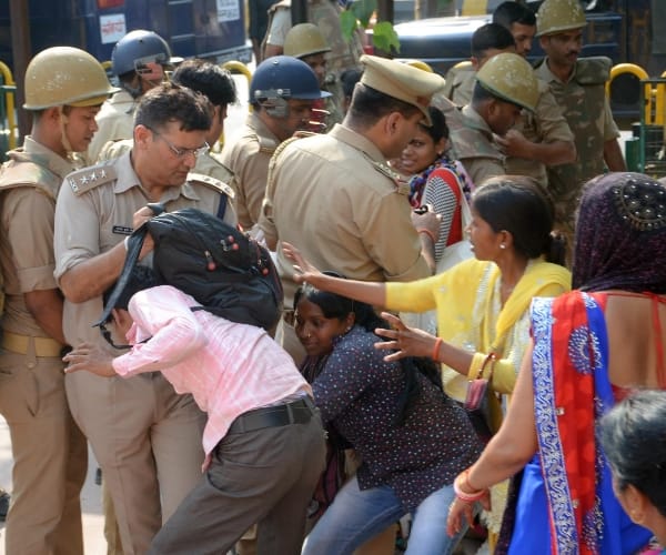  social audit members protest in Lucknow.