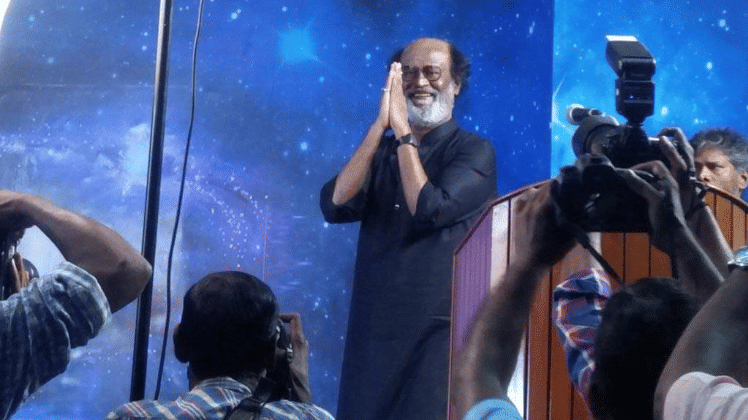 आठ साल बाद फैन्स से रूबरू हुए रजनीकांत 