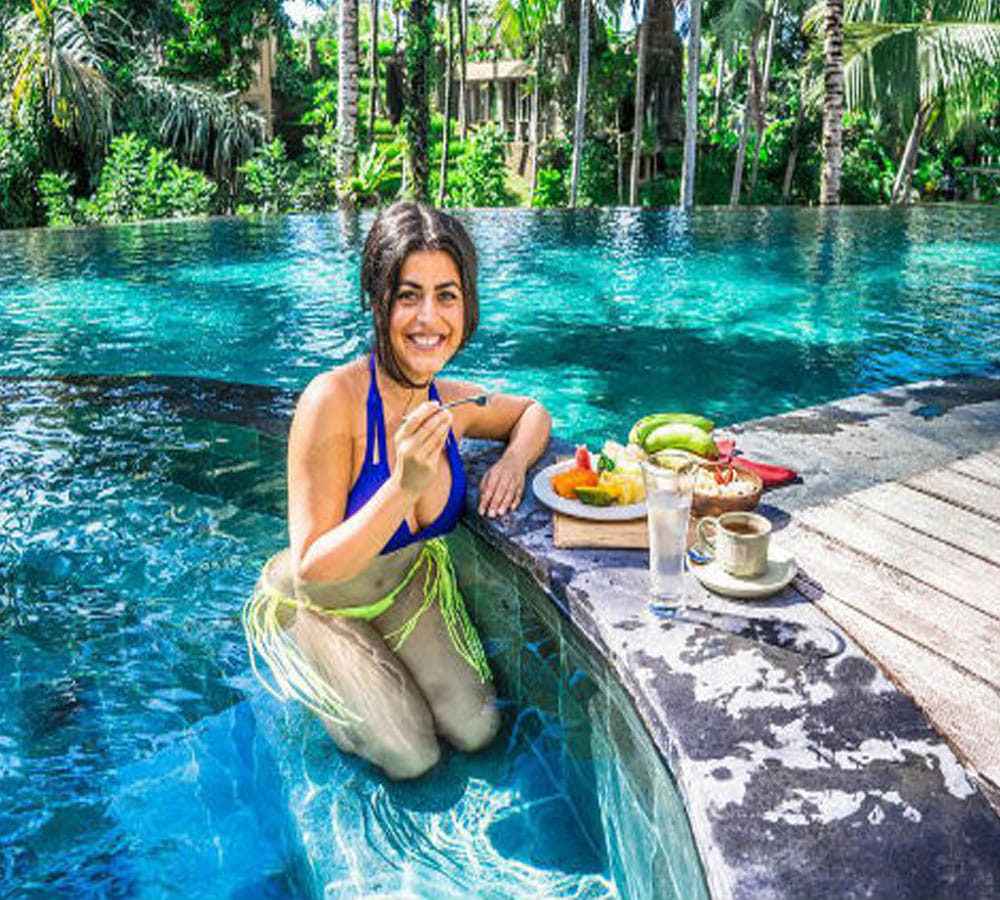 'Ishq Vishk' actress Shenaz Treasury back in Mumbai, to be seen in 'Munna Michael' with Tiger Shroff