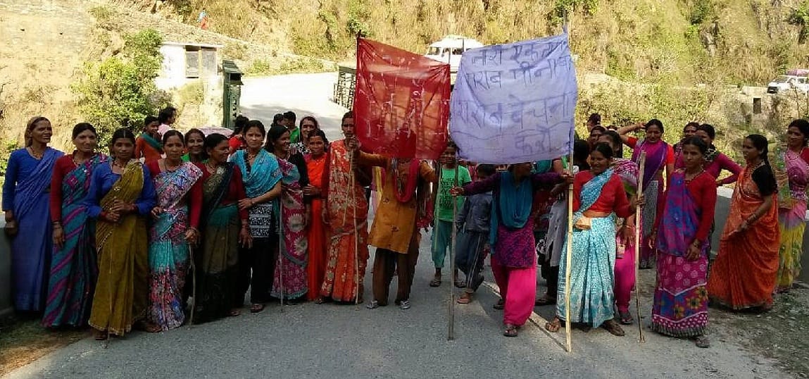 Women of fluttered with illegal sale of liquor
