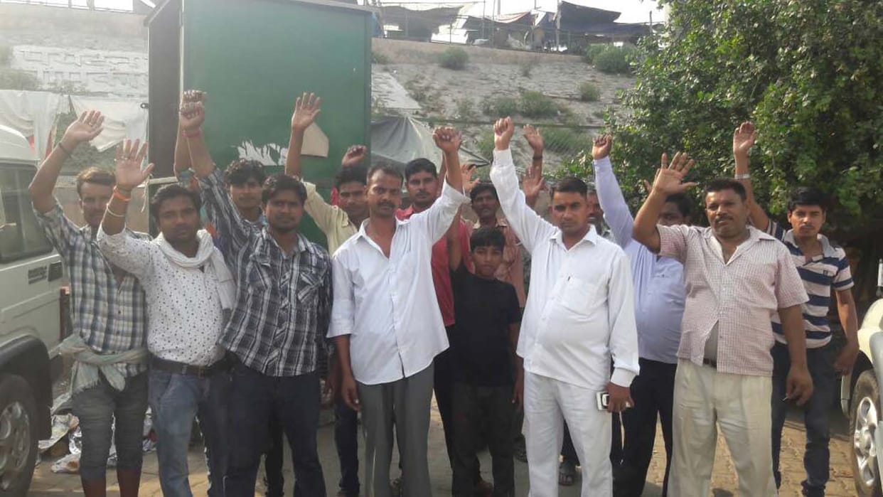 People protesting against drinking water crisis.