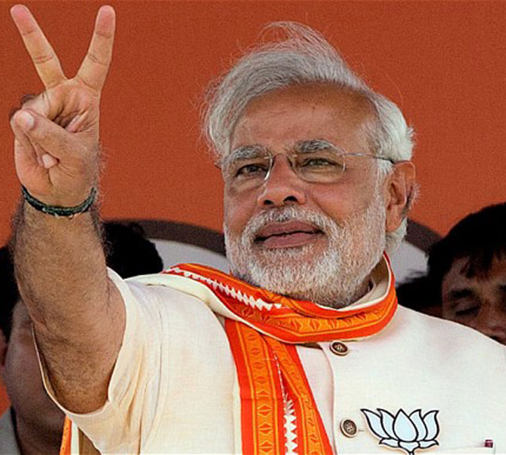 pm narendra modi complete three years and his favourite bollywood celebrities