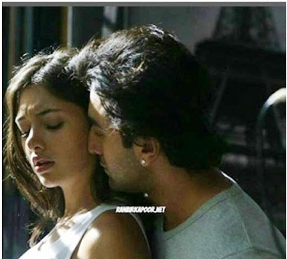 Ranbir Kapoor romancing a girl have hit the internet like a storm