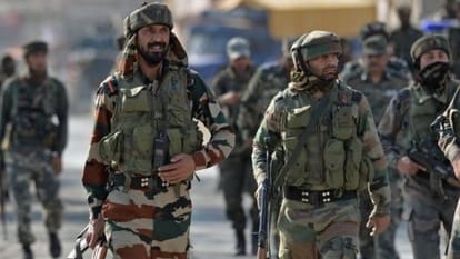 pakistani Army threat, Pakistani stop criticizing of pak army in social media