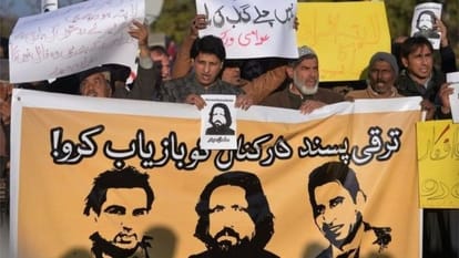 pakistani Army threat, Pakistani stop criticizing of pak army in social media