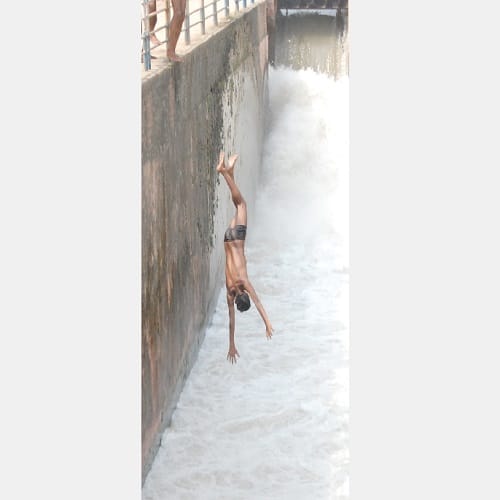 Alcohol, hubbub, fun and dangerous stunts, watching photos will shiver