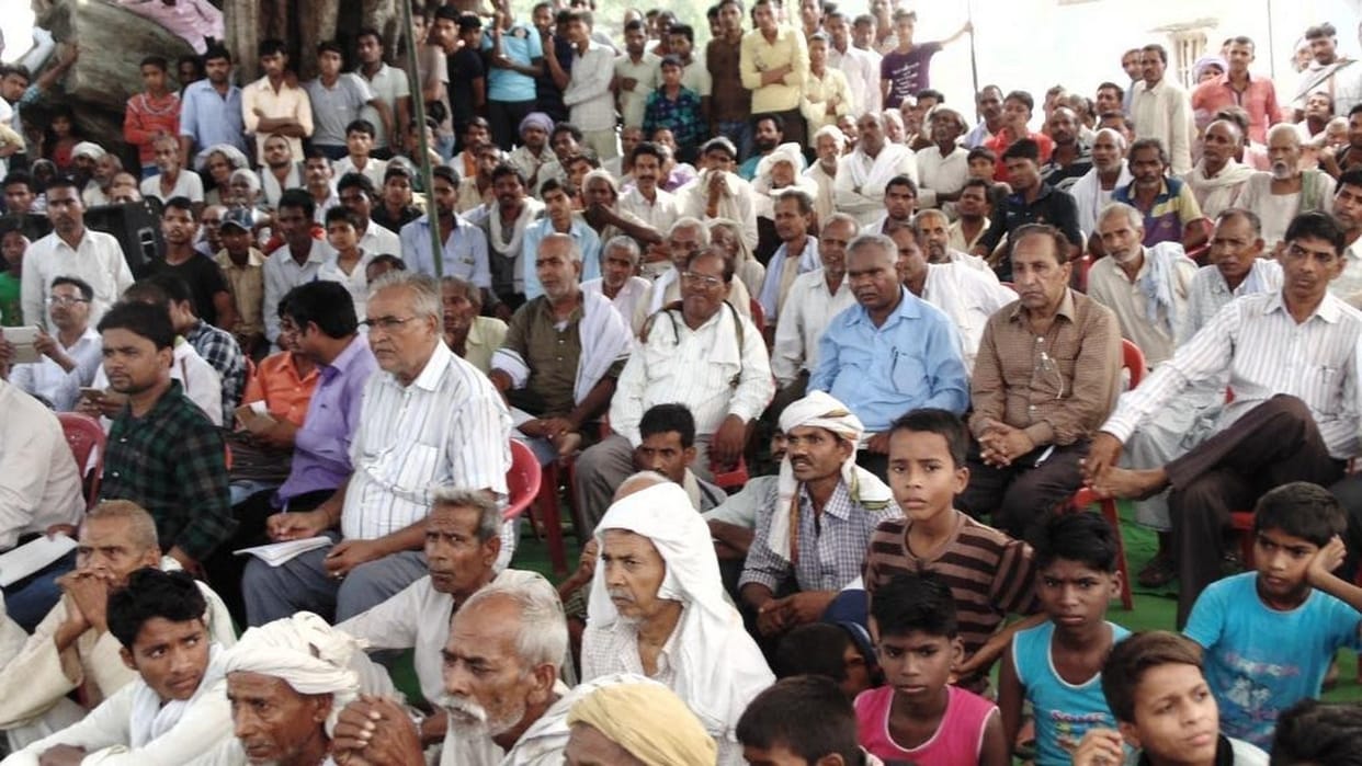 चौपाल में अनुपस्थित रहने पर तीन अधिकारियों को  नोटिस