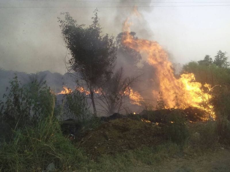 A fire in the two houses with the spark of the stove