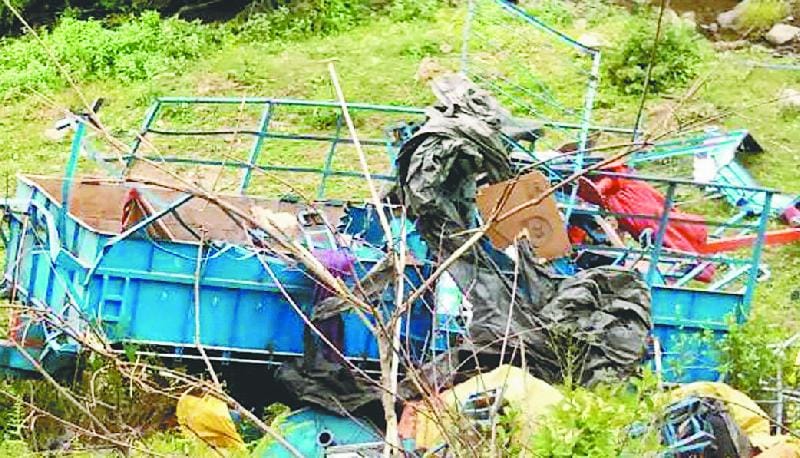 tractor fell, driver died