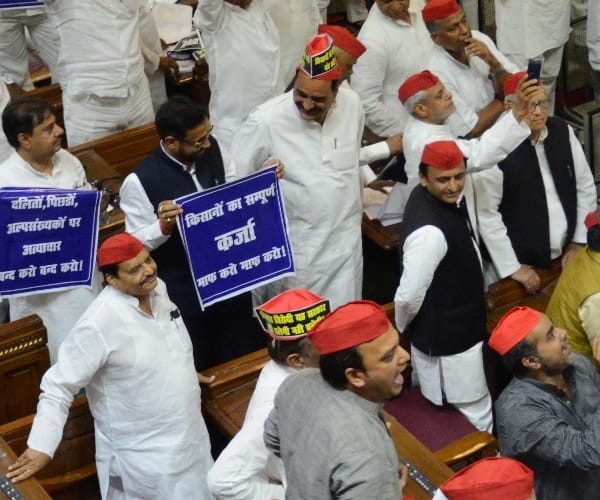 akhilesh yadav ignores uncle shivpal singh yadav.