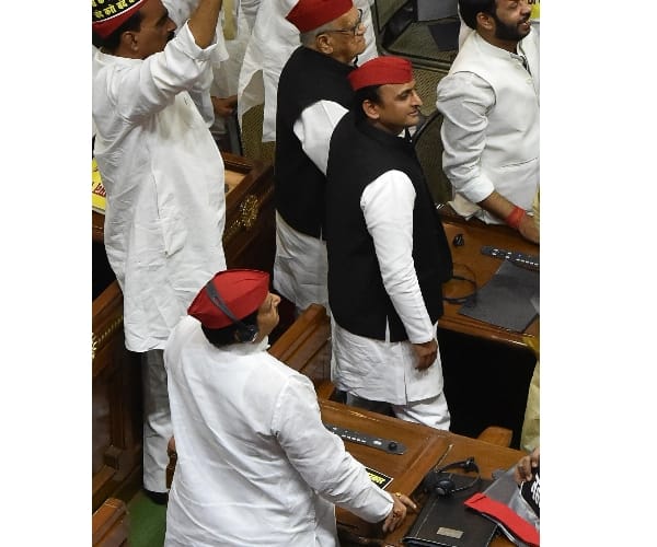 akhilesh yadav ignores uncle shivpal singh yadav.