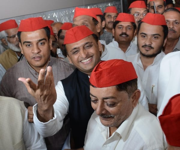 akhilesh yadav ignores uncle shivpal singh yadav.