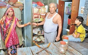 Thieves in closed houses