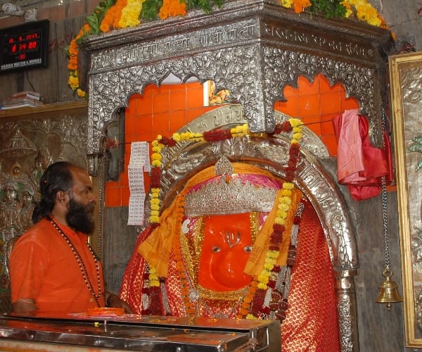 lucknowites celebrates bada mangal