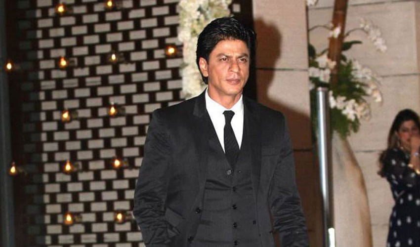 Shah Rukh Khan To Report Anushka Sharma For Stalking Him