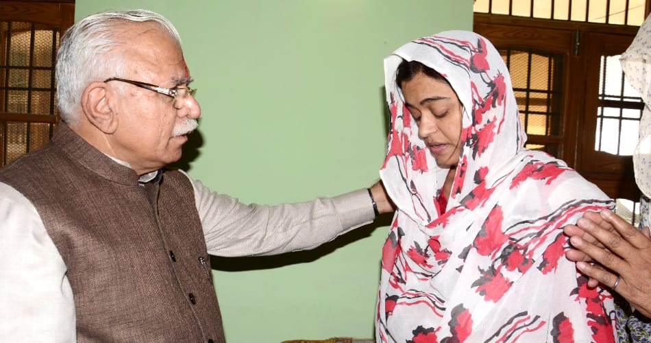 CM Meet Sukma martyr Ram mehar family after 22 day