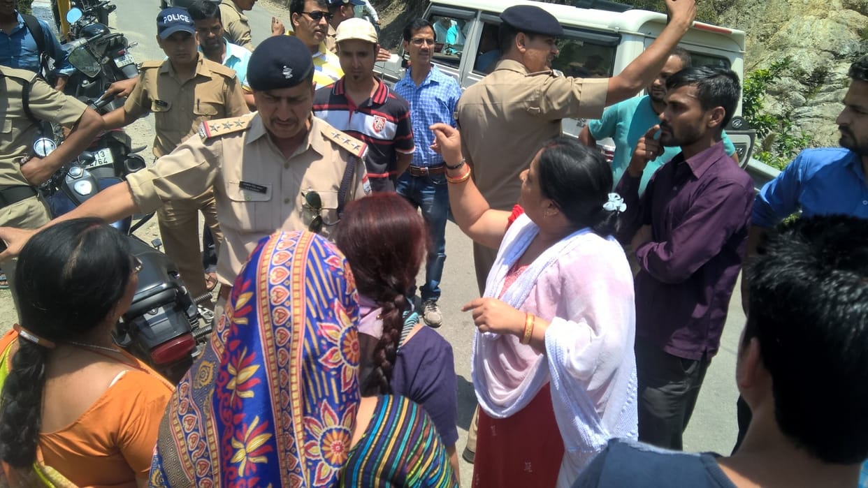 Women angry when liquor contracts open