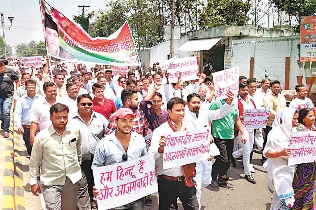 hindu in favour of azajm 