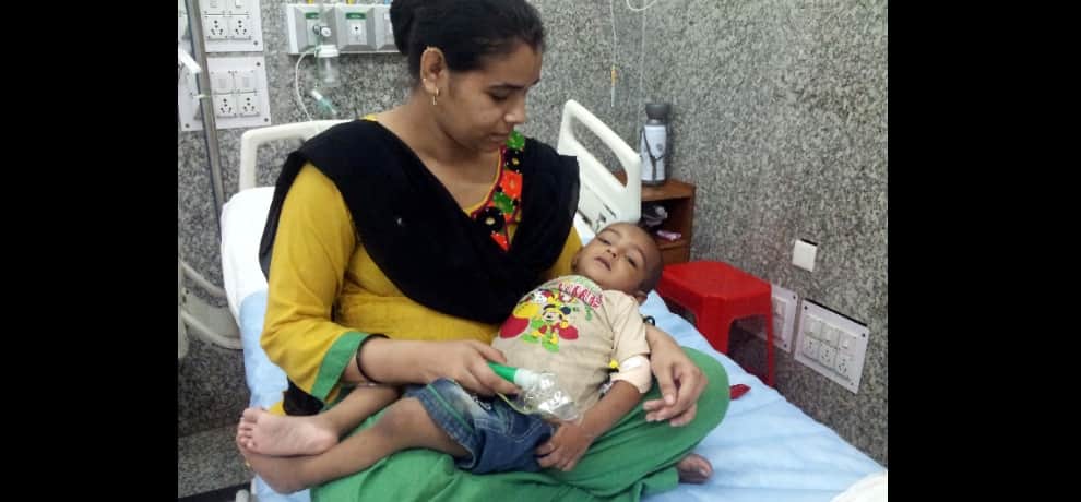 doctors of gb pant hospital operated a child lever having 6 inch worm by indoscpe Technic 