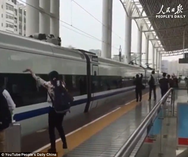 Chinese passenger stuck his finger in passing train