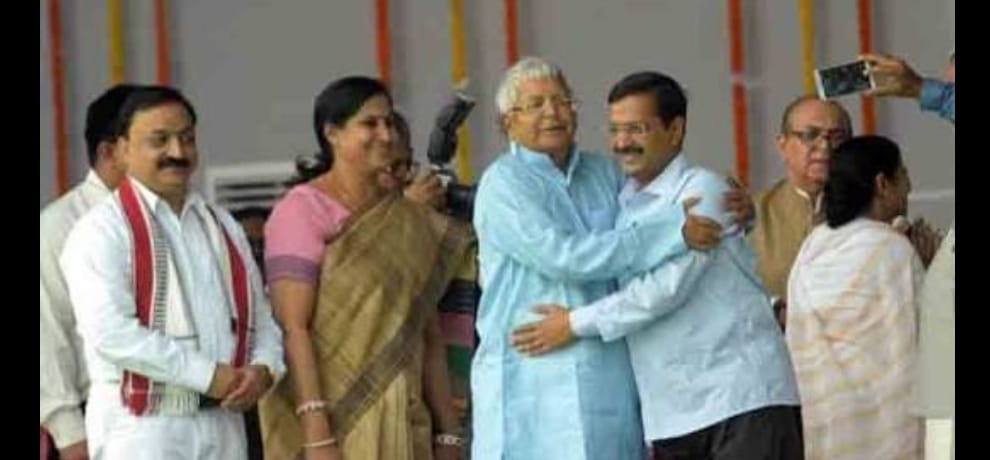 kapil mishra tweets photos and replies to aap on their bjp agent allegation