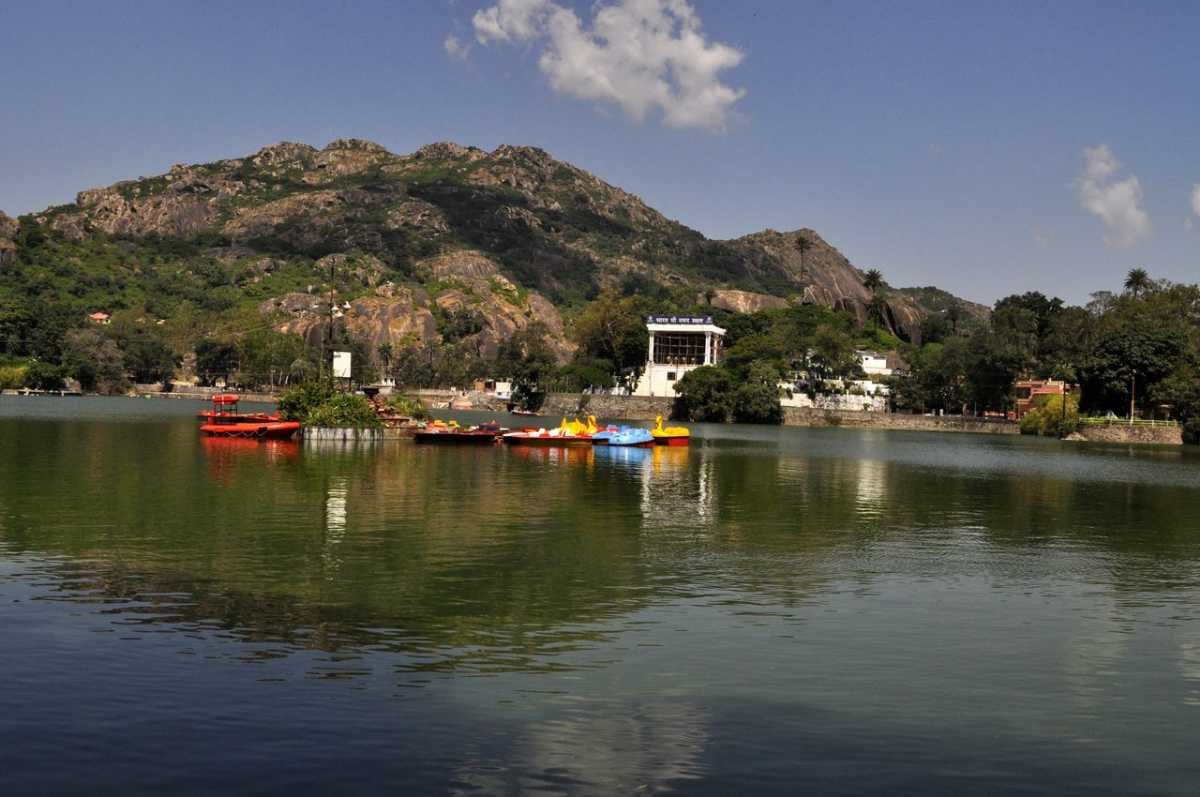 irctc offers cheap tour package to rajasthan hill station mount abu