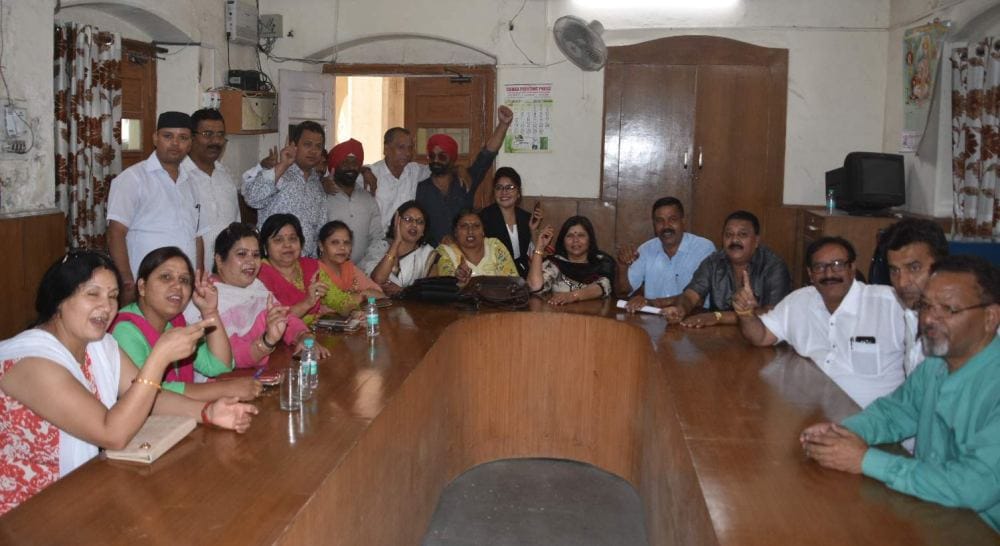 parshad boycott board meeting of nagar nigam in dehradun