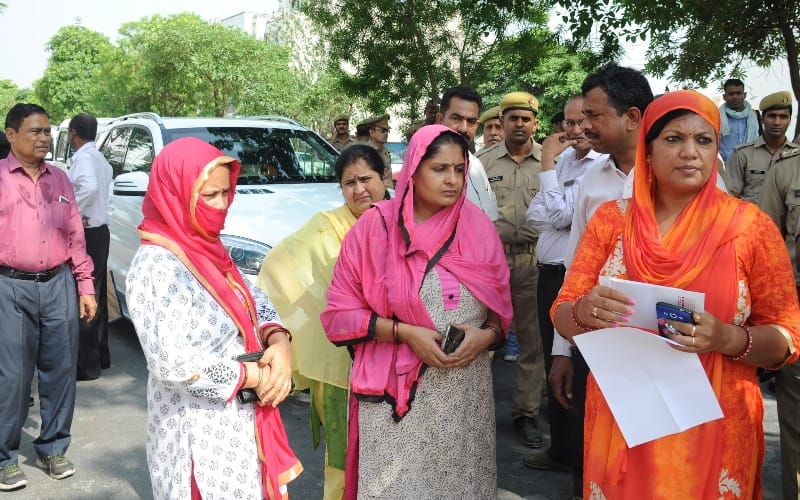 peoples protest against graveyard in lucknow 