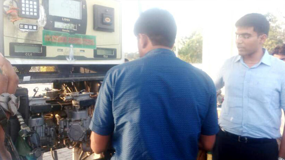raid on petrol pump in unnao
