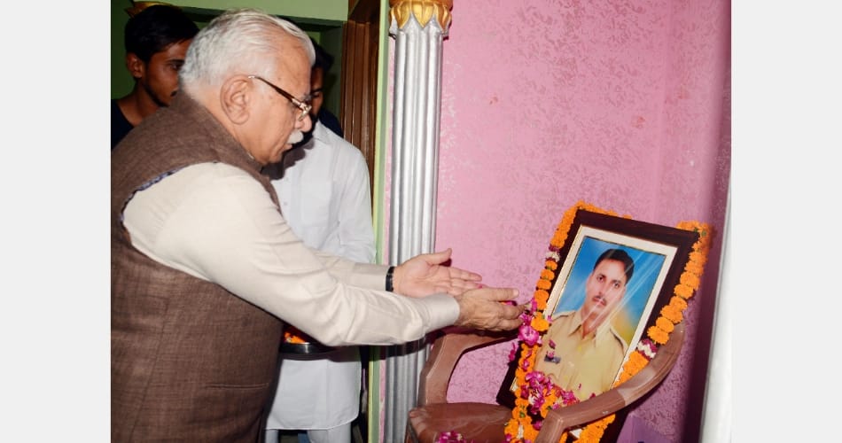 CM Meet Sukma martyr Ram mehar family after 22 day