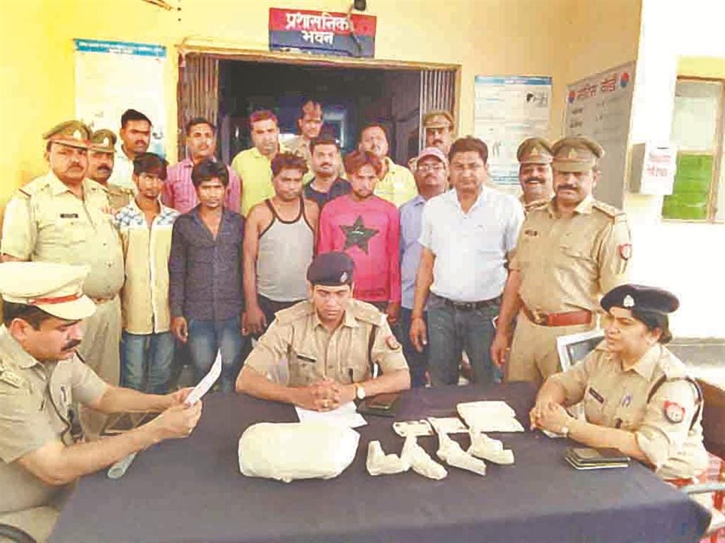 Busting several incidents of robbery in Hathras district