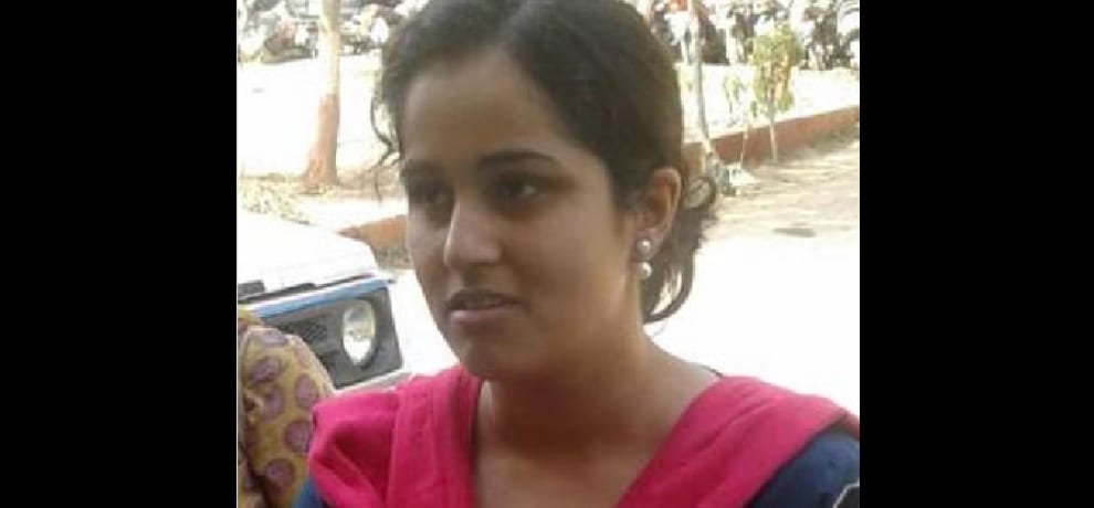 girl looted in day light in noida