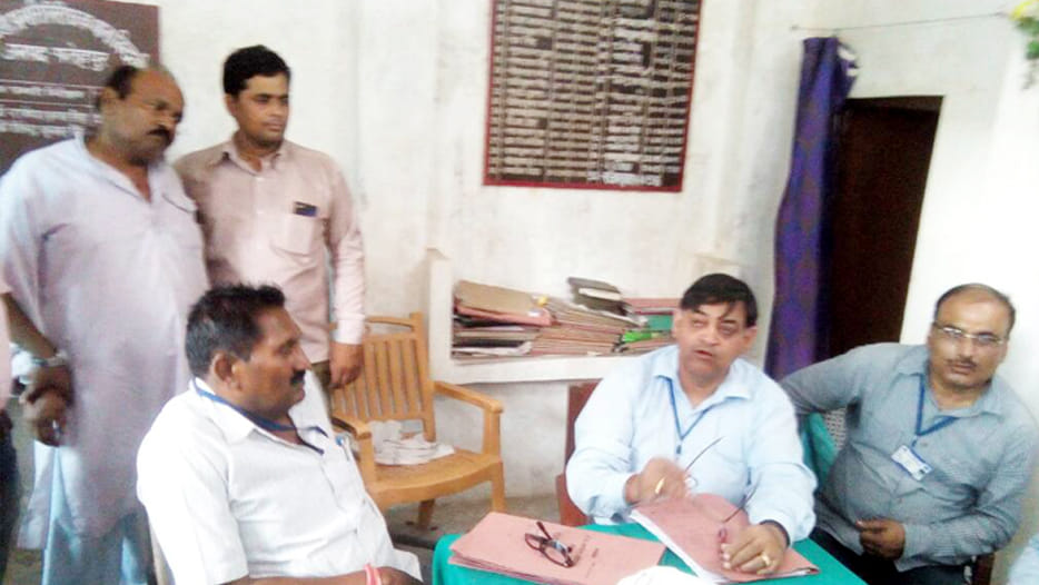 tahseel officer arrested by vigilence team 