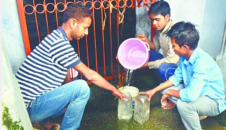  Restless people for water as heat rises