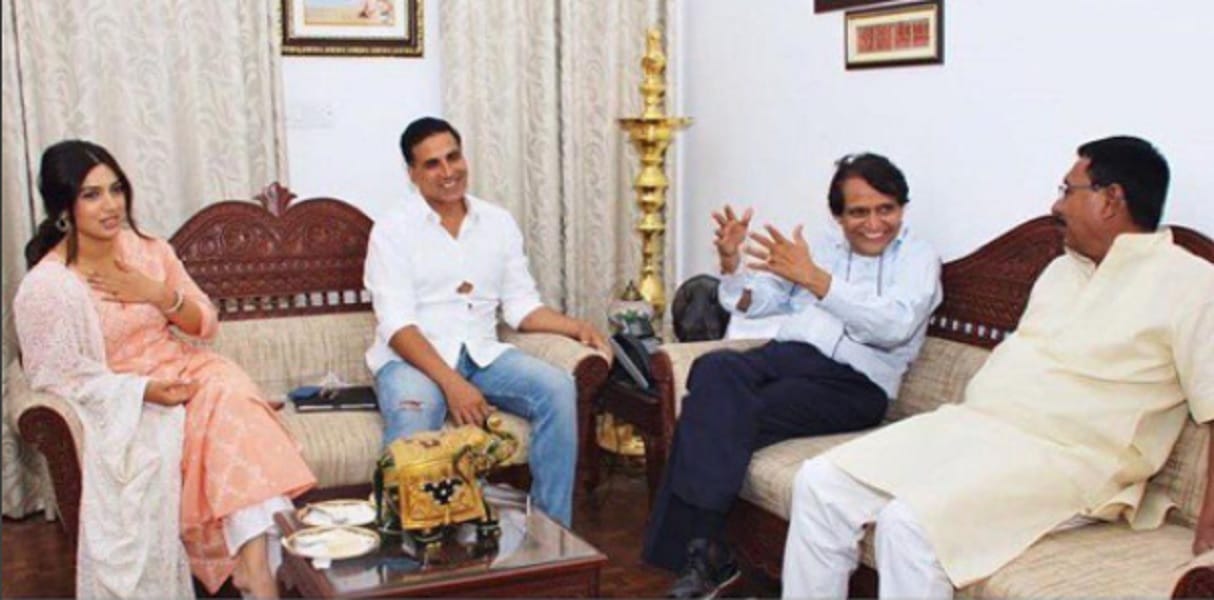 after meeting with pm narendra modi akshay kumar shares the photos with suresh prabhu