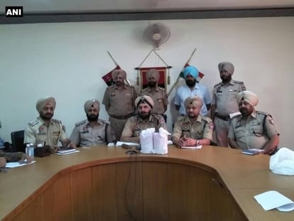 Police nabbed 2 Nigerian nationals from New Delhi