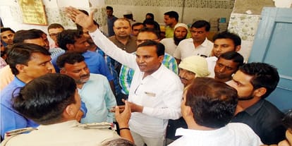 The ruckus in the municipality office, cleaner staff imposed severe charge on officer