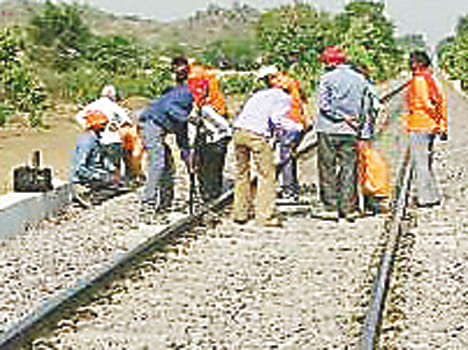 Railway line keys broken by accident, crash collapses
