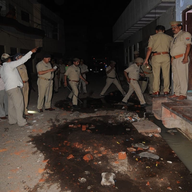 stone pelting in telipada area of agra