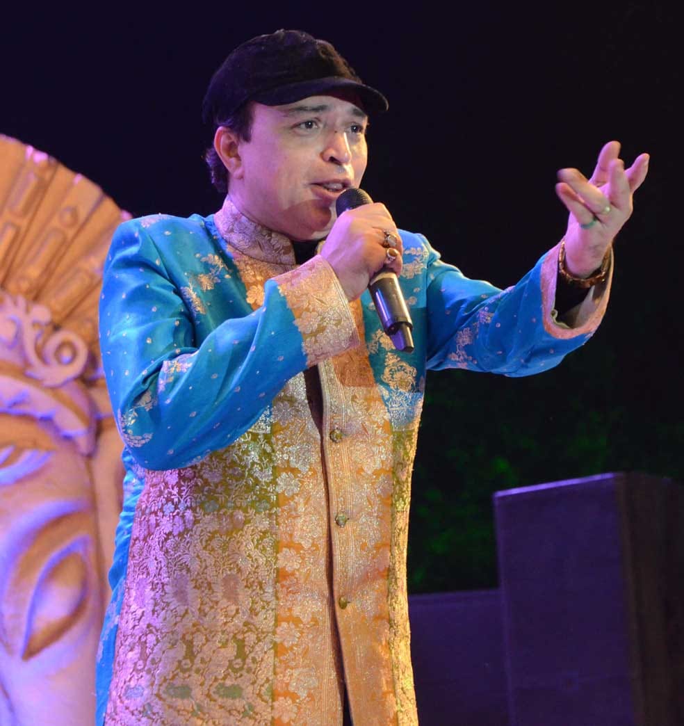 how is London according to singer Altaf raja